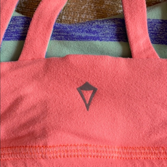 Kids reversible ivivva sports bra - Picture 2 of 4